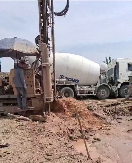 掇刀区岩石井施工